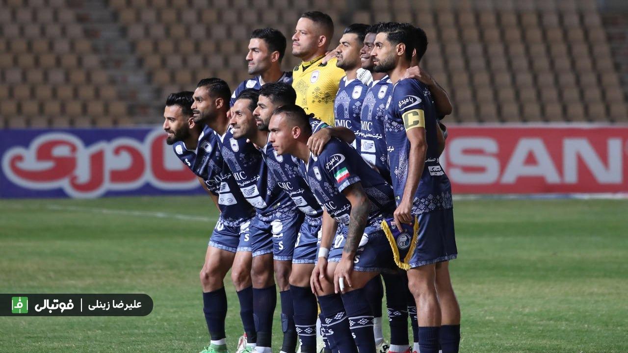 چادرملو تا 7 آذر صدرنشین می‌مانَد