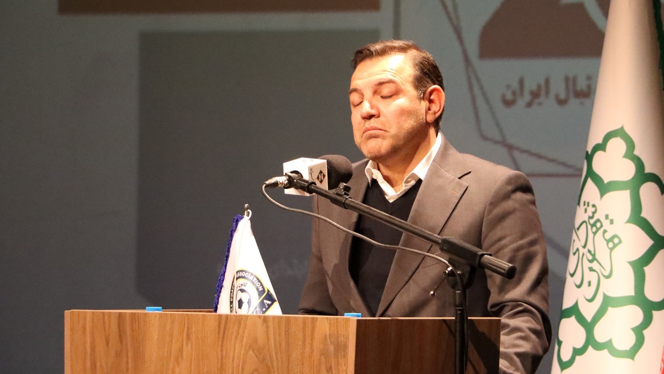 یک مقام آگاه در گفت و گو با فوتبالی: عزیزی خادم، گزینه مدیرعاملی استقلال نیست