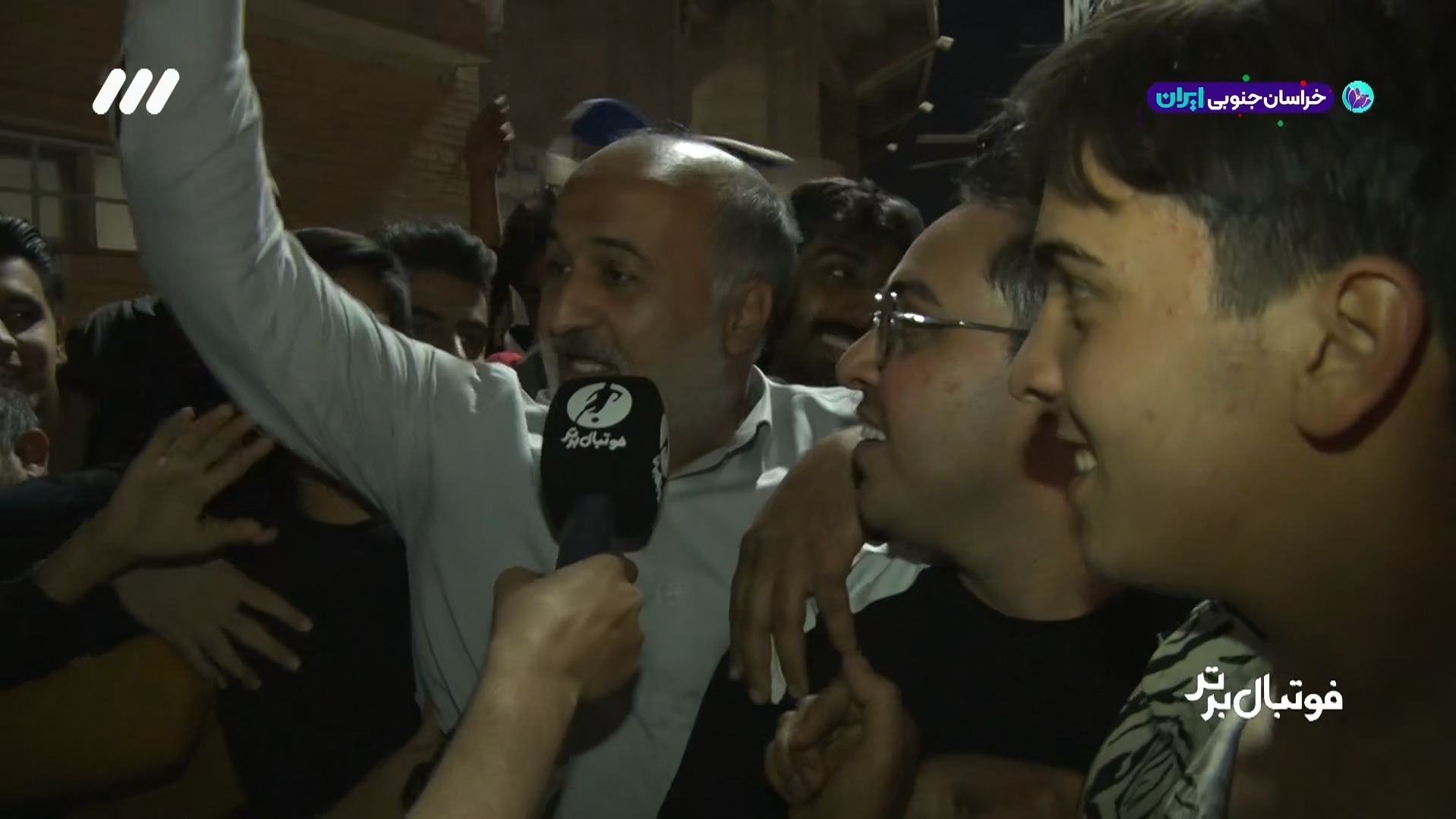 هواداران یزدی: اسکرین شات بگیرید چادرملو صدرنشین شد
