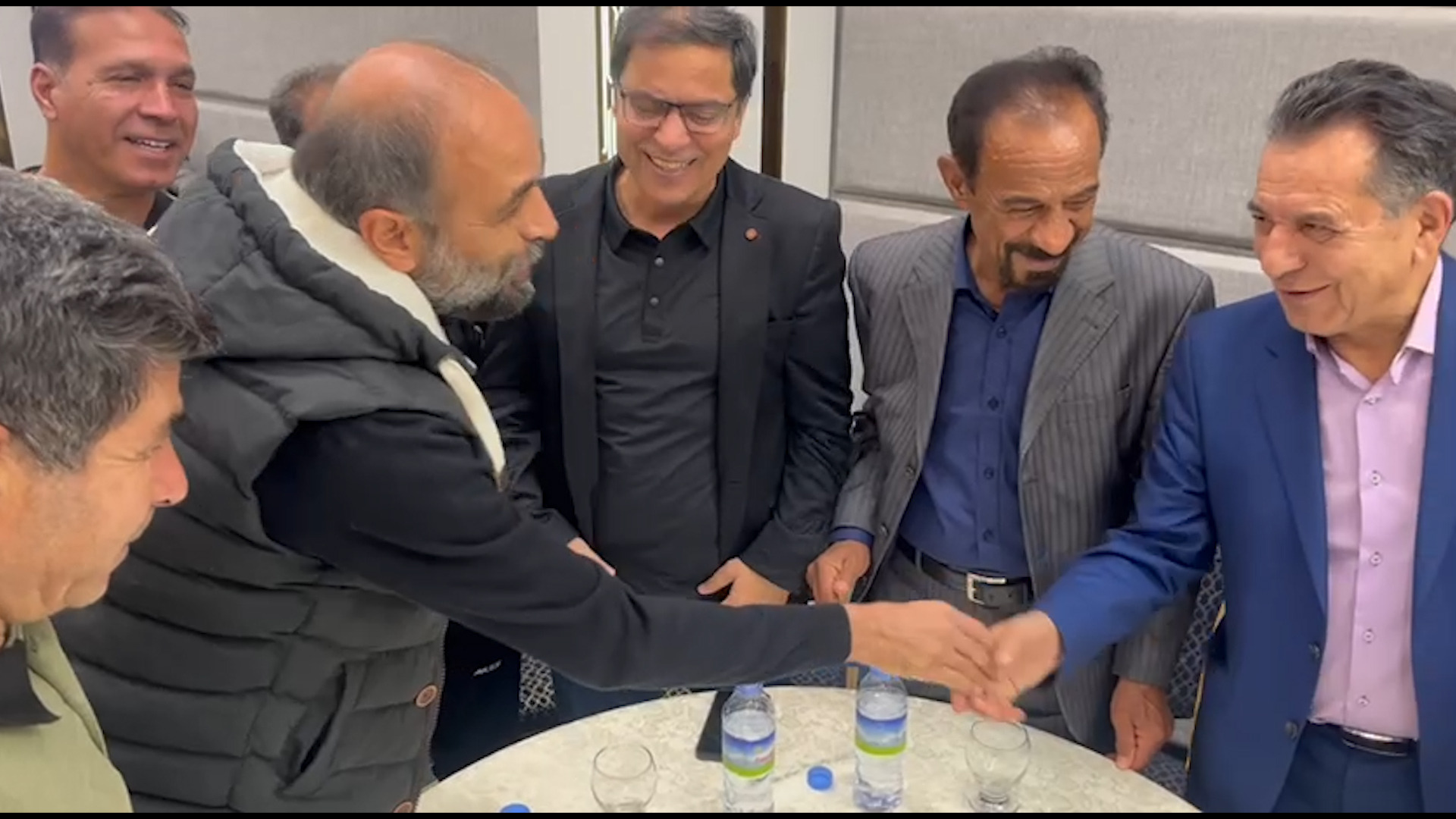 حضور محرم نوید کیا به همراه ستارگان دهه 80-90 سپاهان در سالن ضیافت باشگاه سپاهان