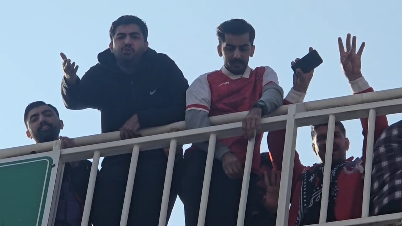 هوادار پرسپولیس: دربی برای تهران است، چرا بازی باید در اراک برگزار شود؟