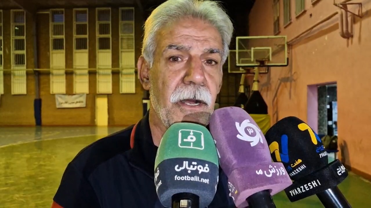 مرتضی فنونی زاده: دربی با آن عظمت را با 8 هزار نفر برگزار می‌کنید؟