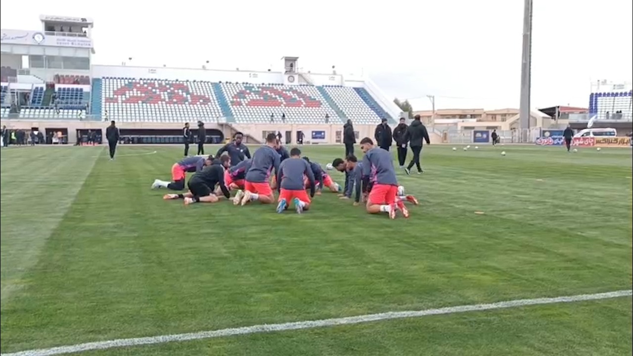 لحظاتی از گرم کردن بازیکنان مس رفسنجان - گل‌گهر