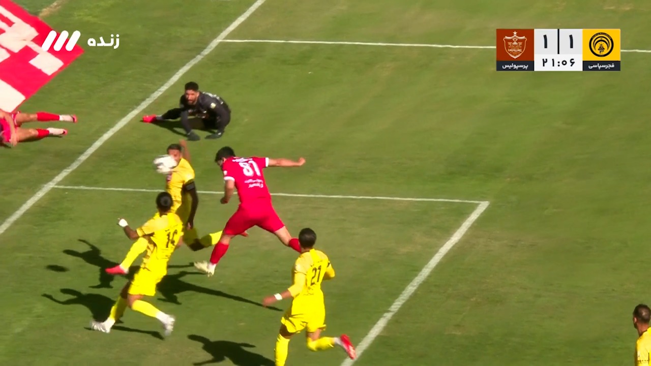 گل اول پرسپولیس به فجر سپاسی (رضا شکاری)