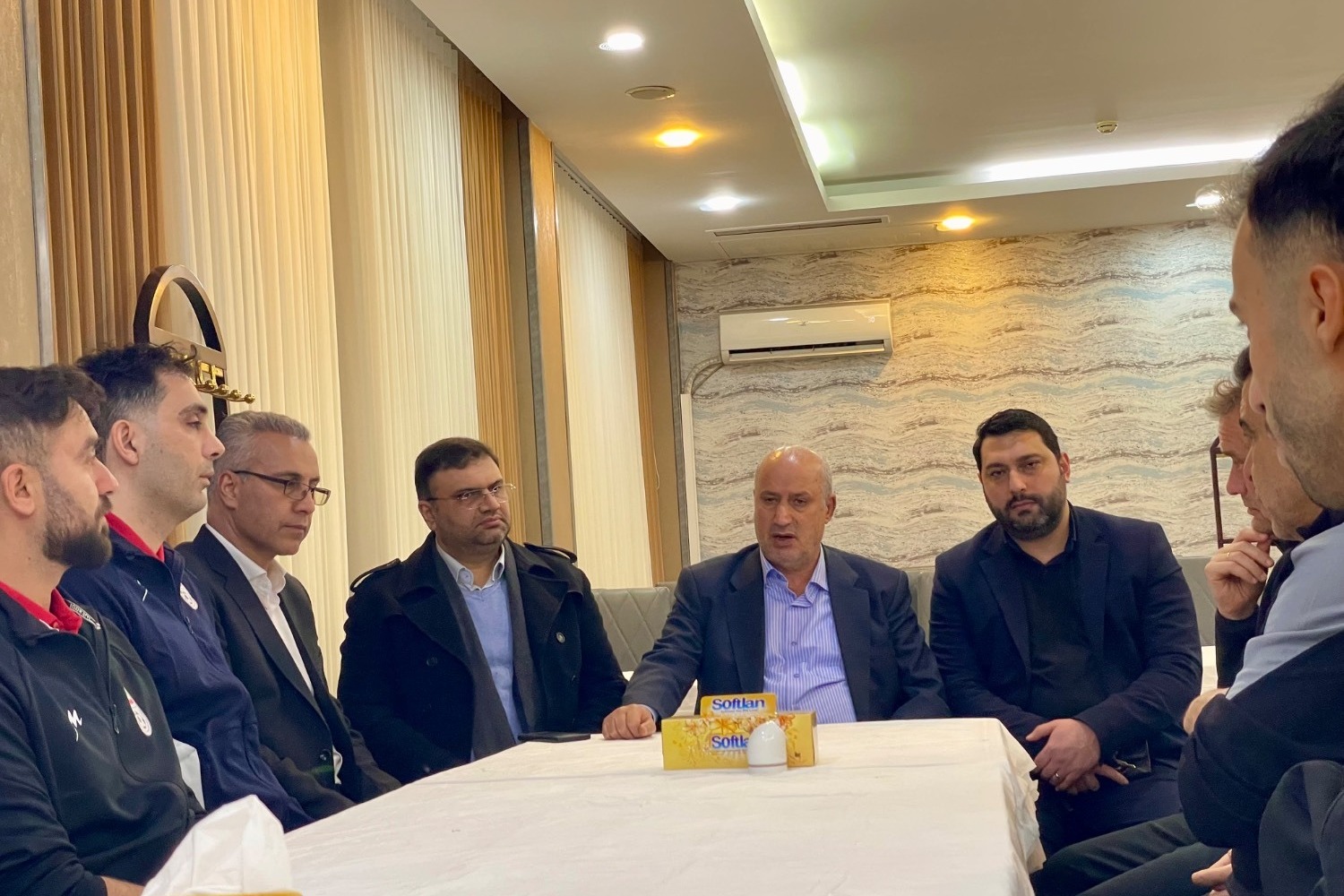 نشست صمیمانه رئیس فدراسیون فوتبال با ملی‌پوشان فوتسال پیش از اعزام
