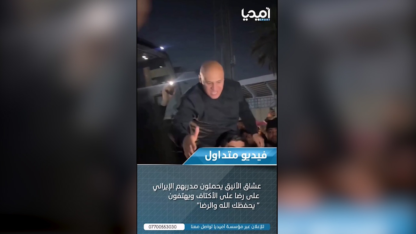 علیرضا منصوریان بر دوش بازیکنان الطلبه پس از کامبک مقابل الشرطه