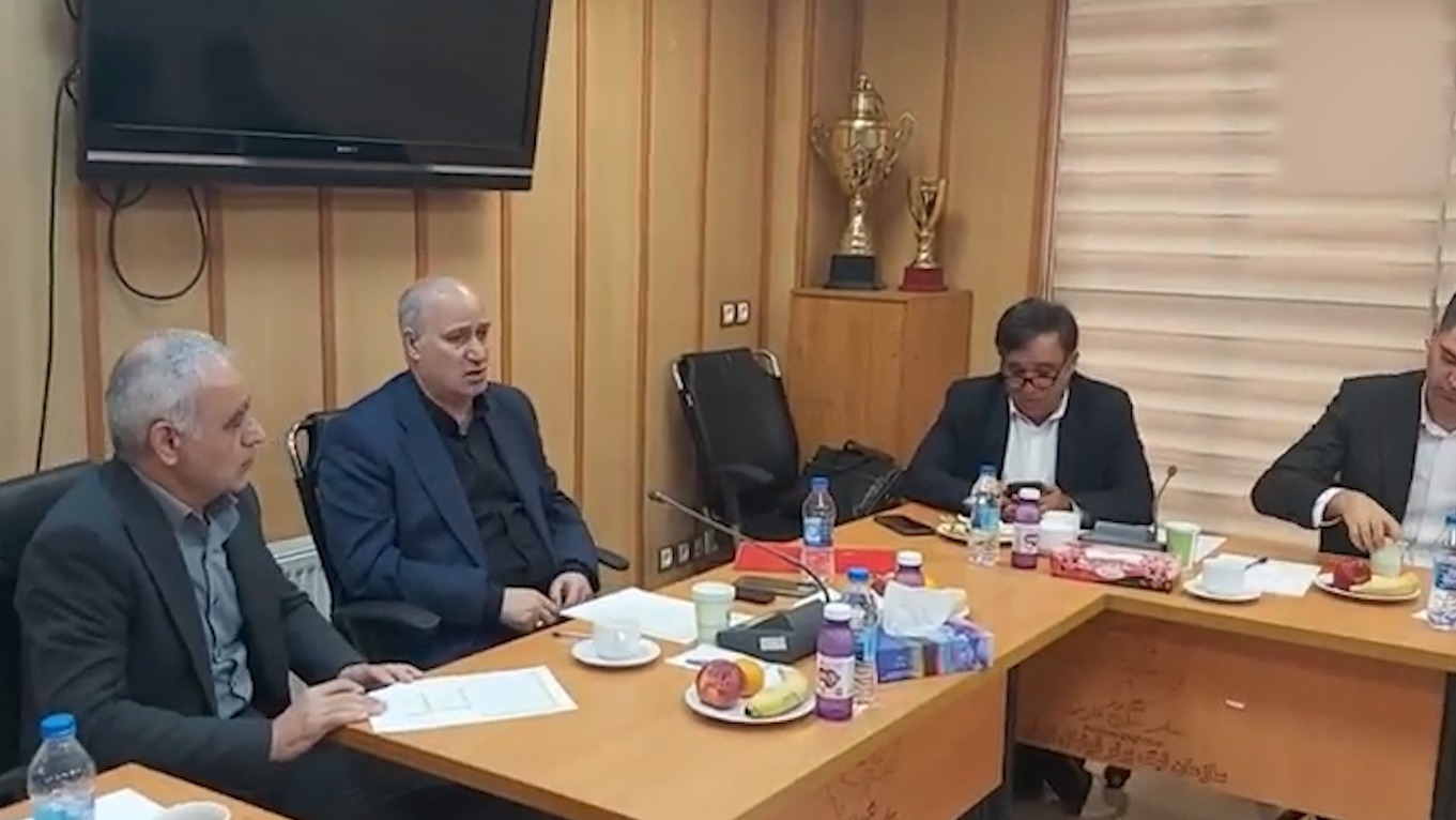 جلسه تاج با سازمان لیگ و مدیران استقلال و پرسپولیس برای از سرگیری لیگ برتر