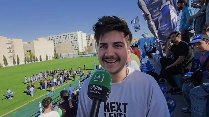 گفت و گو با هواداران استقلال در حاشیه تمرین امروز