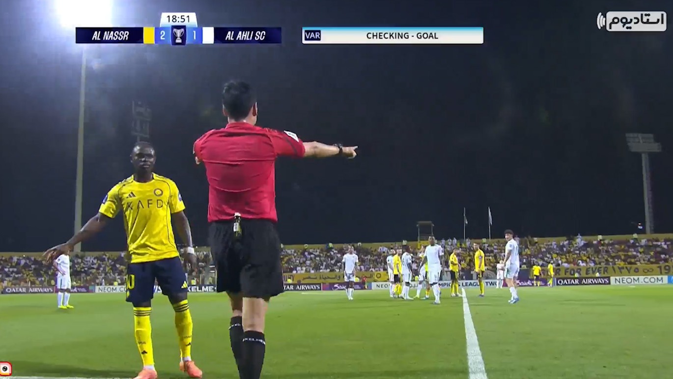 گل دوم النصر به الاهلی با بررسی var مردود اعلام شد