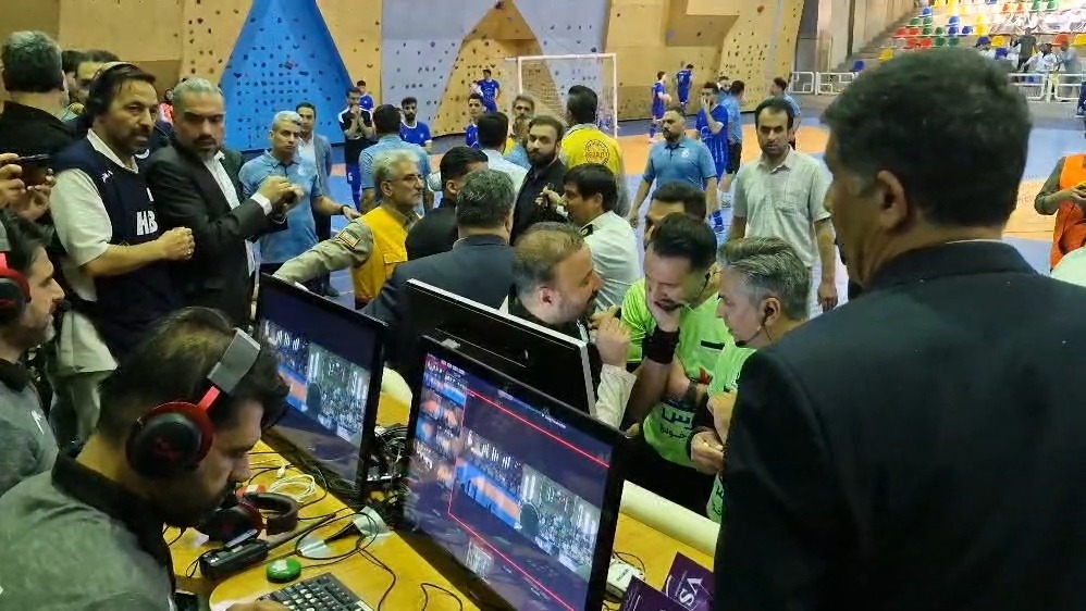 جنجال بازبینی و مردود شدن گل تساوی استقلال و شکست مقابل دائم پناه و عدم صعود به لیگ برتر