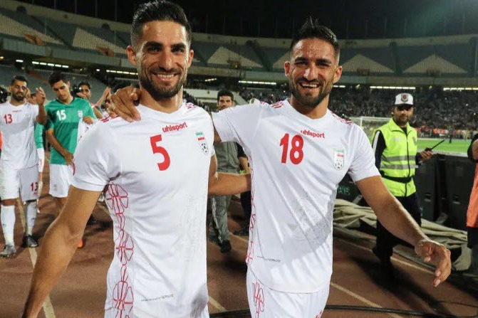 اوضاع متفاوت برادران محمدی؛ یکی در جام جهانی، دیگری در خانه!