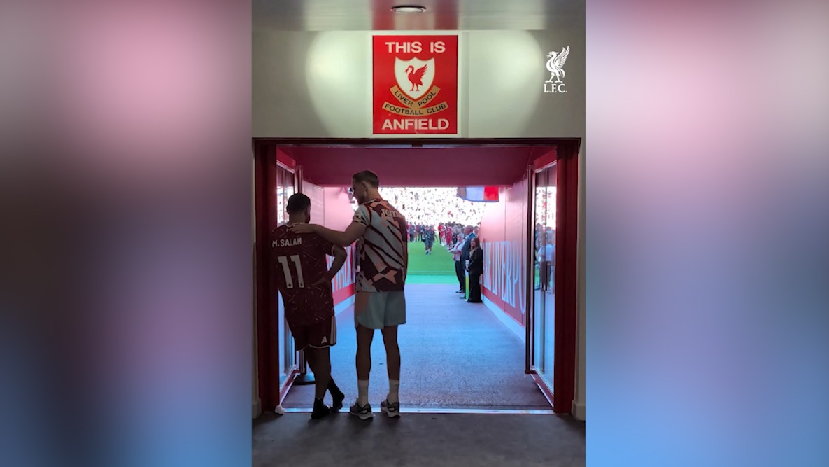 لحظهای جالب میان محمد صلاح و جوردن هندرسون قبل از خداحافظی صلاح از آنفیلد