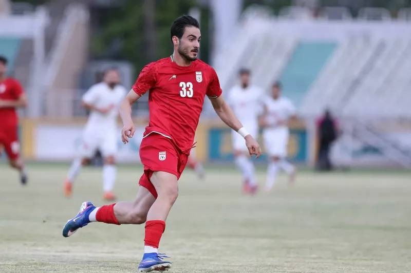 کسری طاهری: جلوی خلیل زاده کم نمی‌آورم!