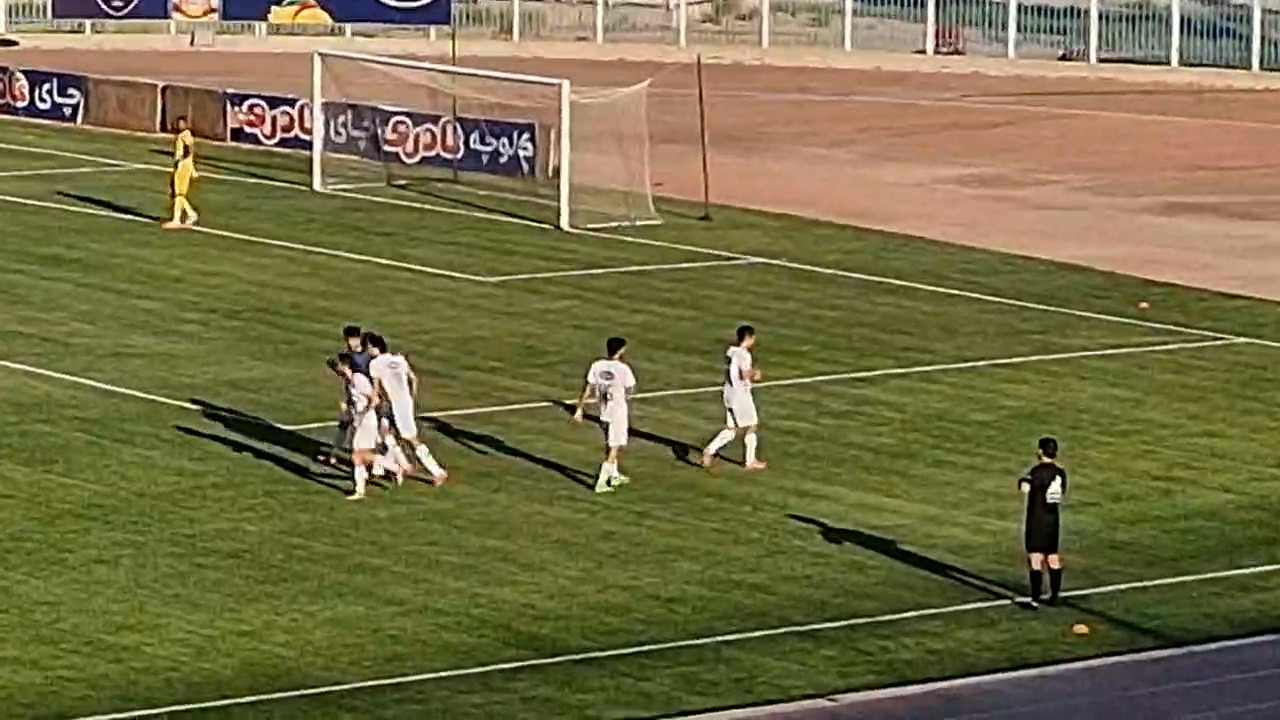 شادی بعد از گل بازیکنان آریو مقابل شهرداری نوشهر