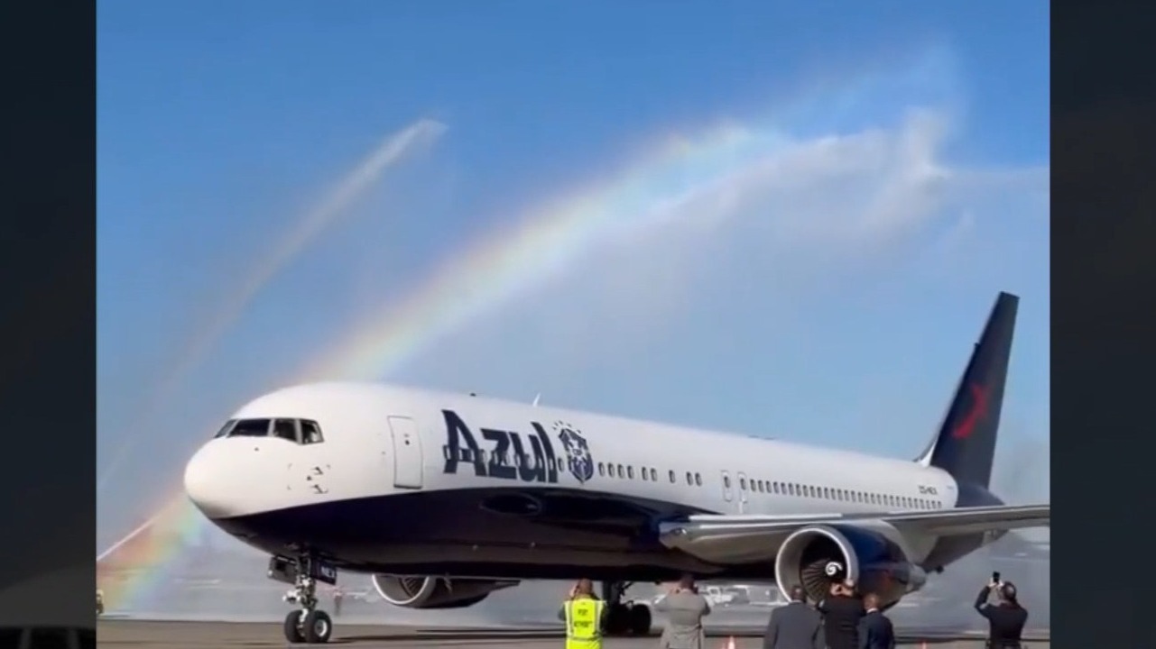 استقبال از هواپیمای تیم ملی برزیل در آمریکا