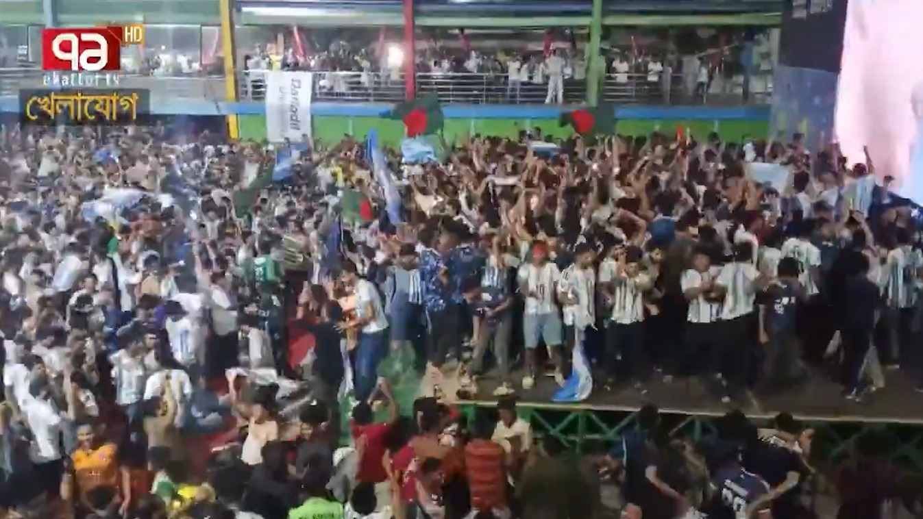 شادی هواداران آرژانتینی در بنگلادش هنگام پیروزی مقابل مصر