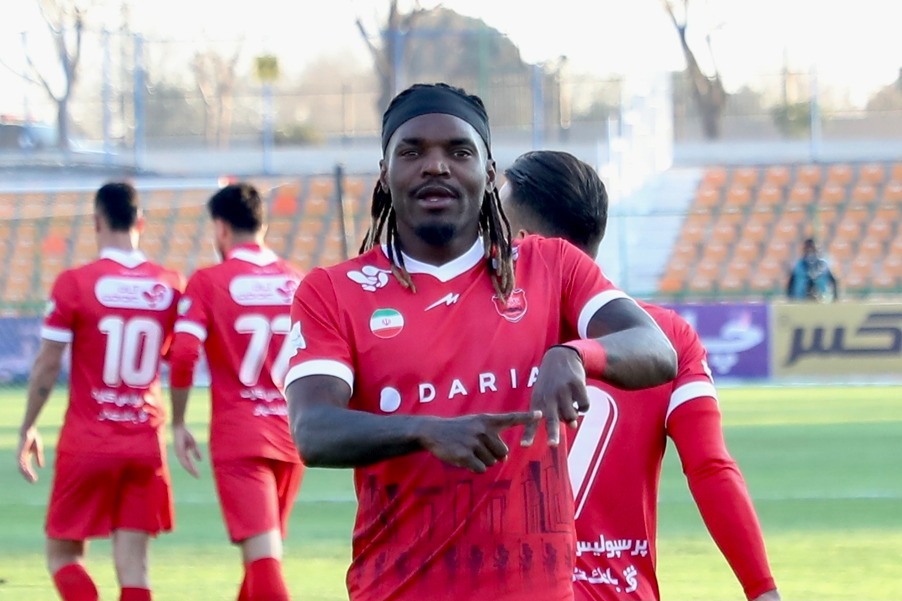 اصرار باشگاه پرسپولیس به جدایی بیفوما؛ تیوی می‌خواهد بماند!