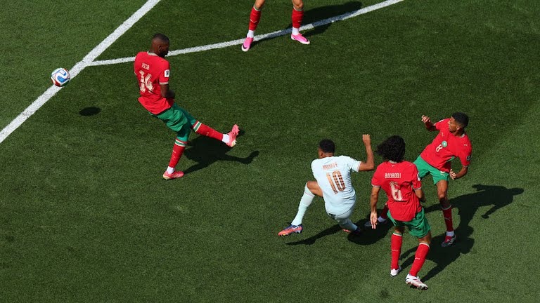 دو واکنش تماشایی یاسین بونو مانع گل اول فرانسه به مراکش شد