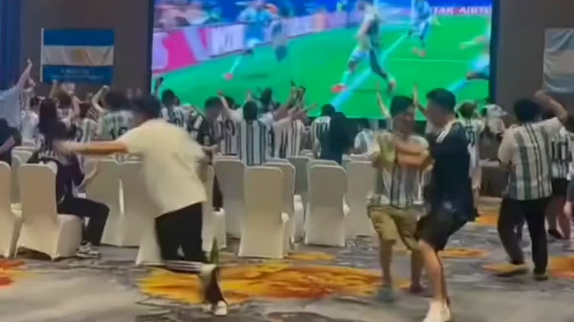 هواداران آرژانتین در چین؛ از شوک تا انفجار شادی!