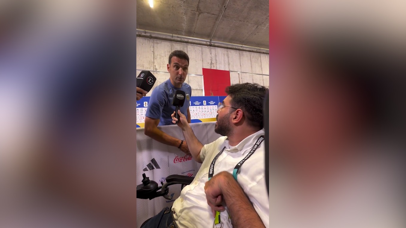 احترام اسکالونی بعد از بازی با سوئیس به خبرنگار مشهور جام جهانی 2026