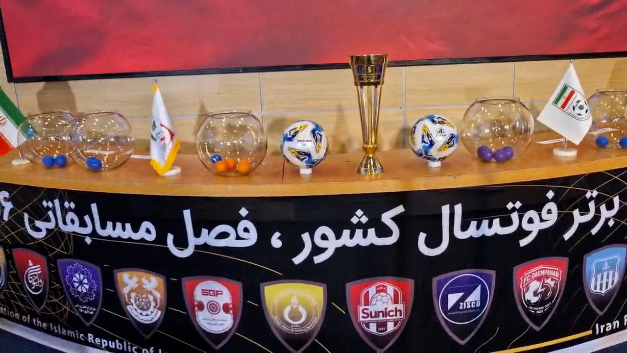 آماده سازی سالن مرکز ملی فوتبال برای مراسم قرعه کشی لیگ برتر فوتسال