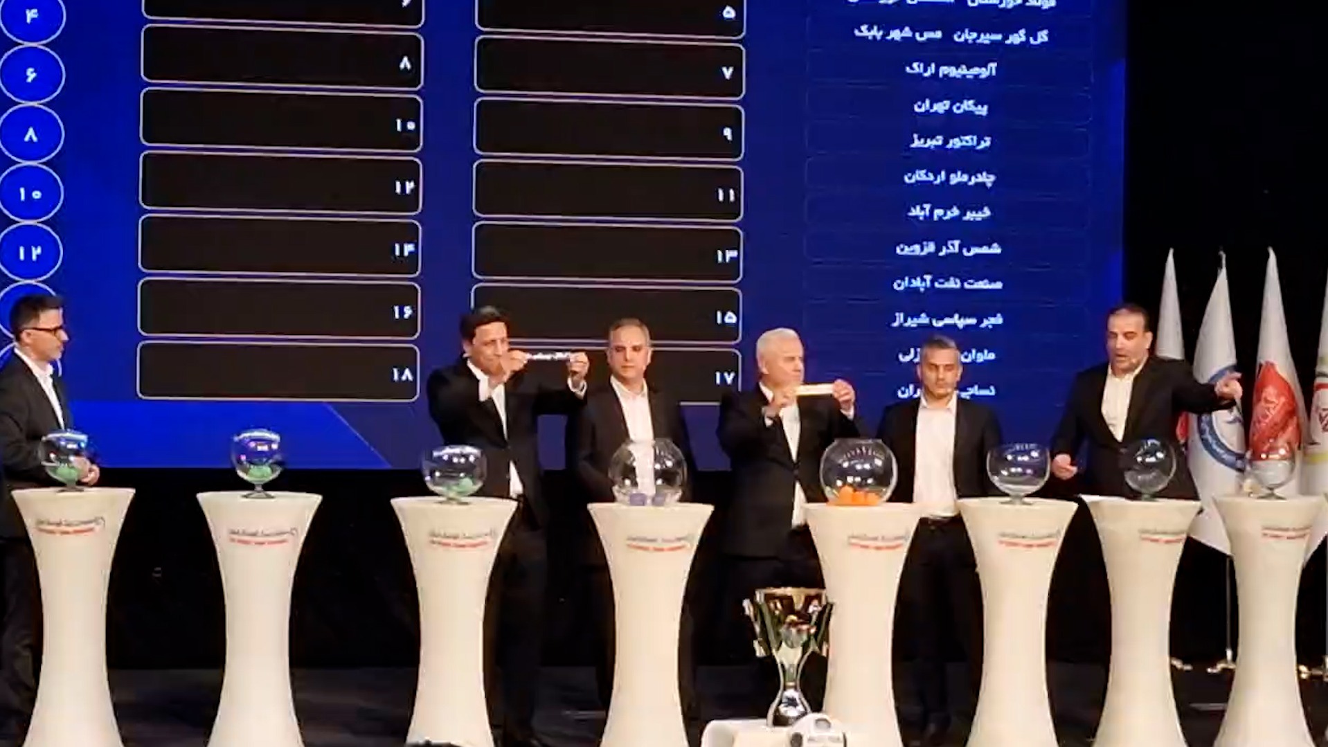 استقلال و پرسپولیس در هفته‌ های ۵ و ۲۲