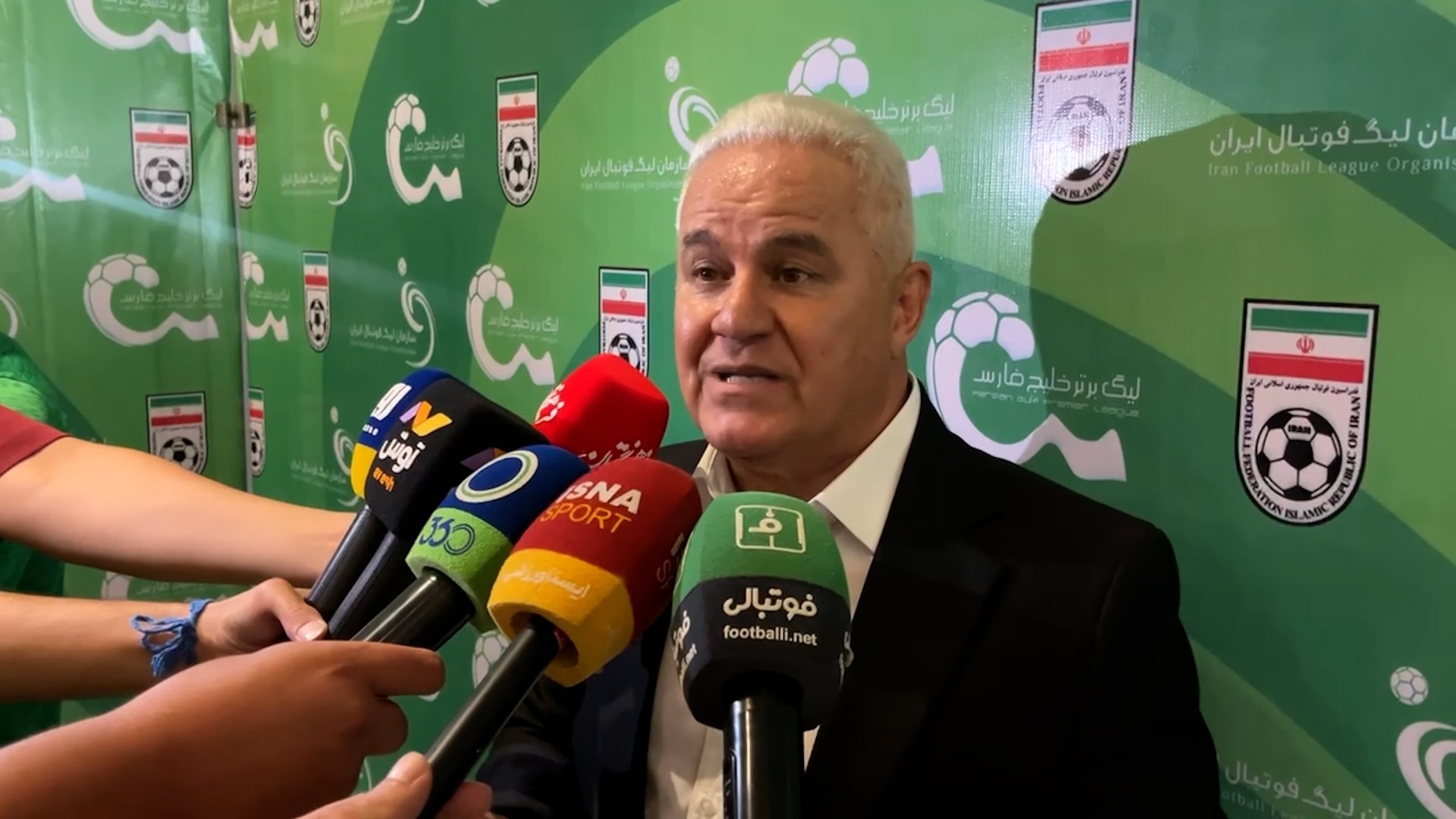 پیوس: ایری و طاهری باید پول بدهند و در پرسپولیس بازی کنند!