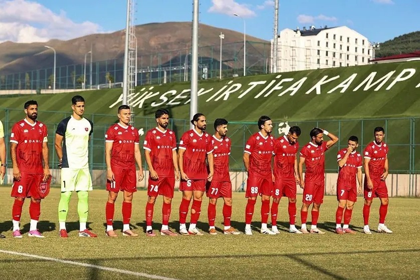 چمن کمپ پرسپولیس در ترکیه با کیفیت نیست