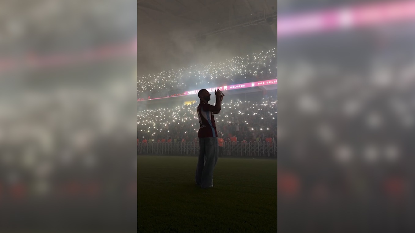 وقتی محمد صلاح از استقبال هواداران ترابزون اسپور به وجد آمد!