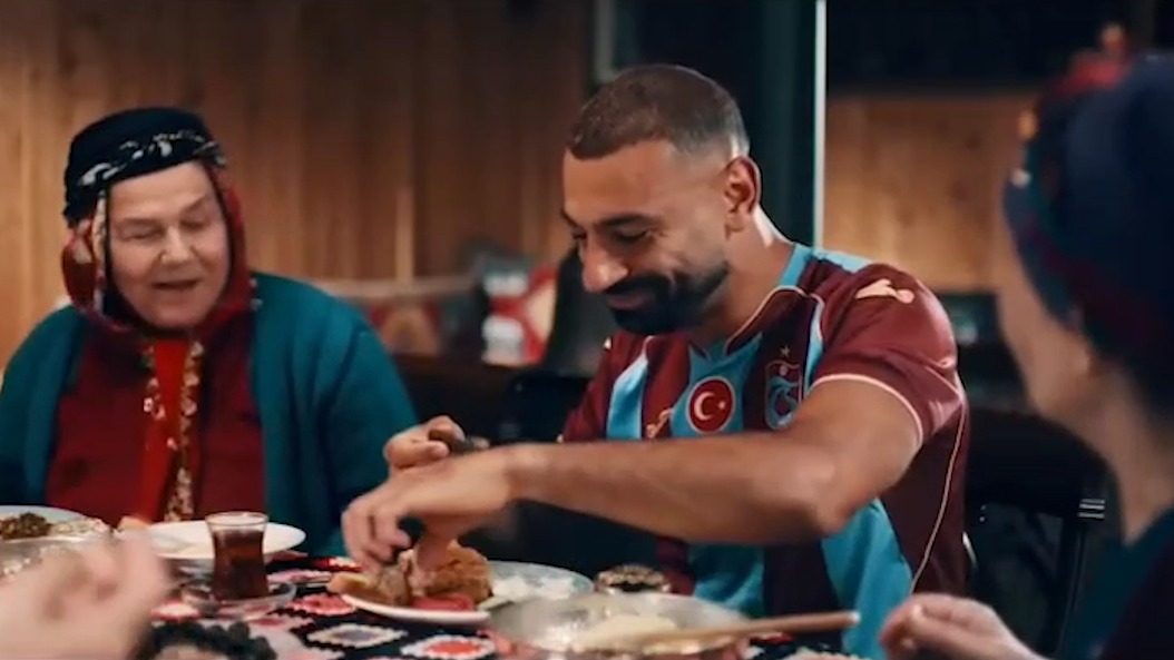استقبال جالب باشگاه ترابزون اسپور از محمد صلاح با خوراکی های ترکی