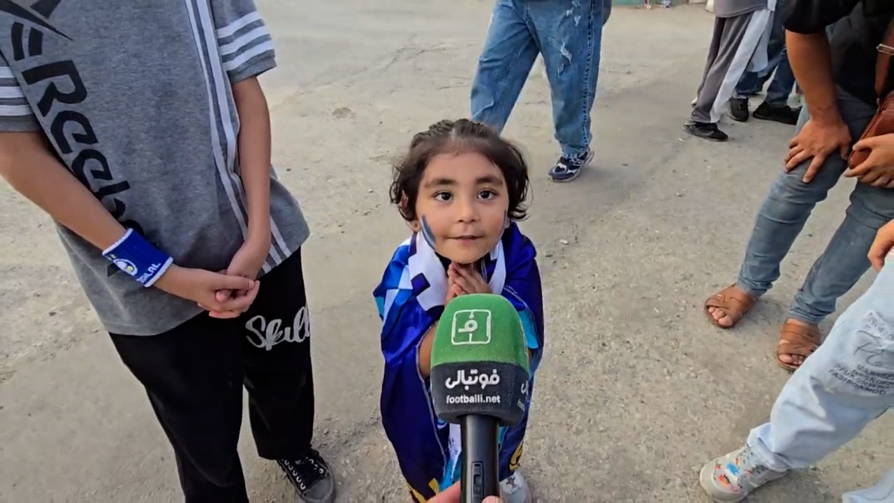 گفت و گو با هواداران کم سن و سال استقلال قبل بازی با سپاهان