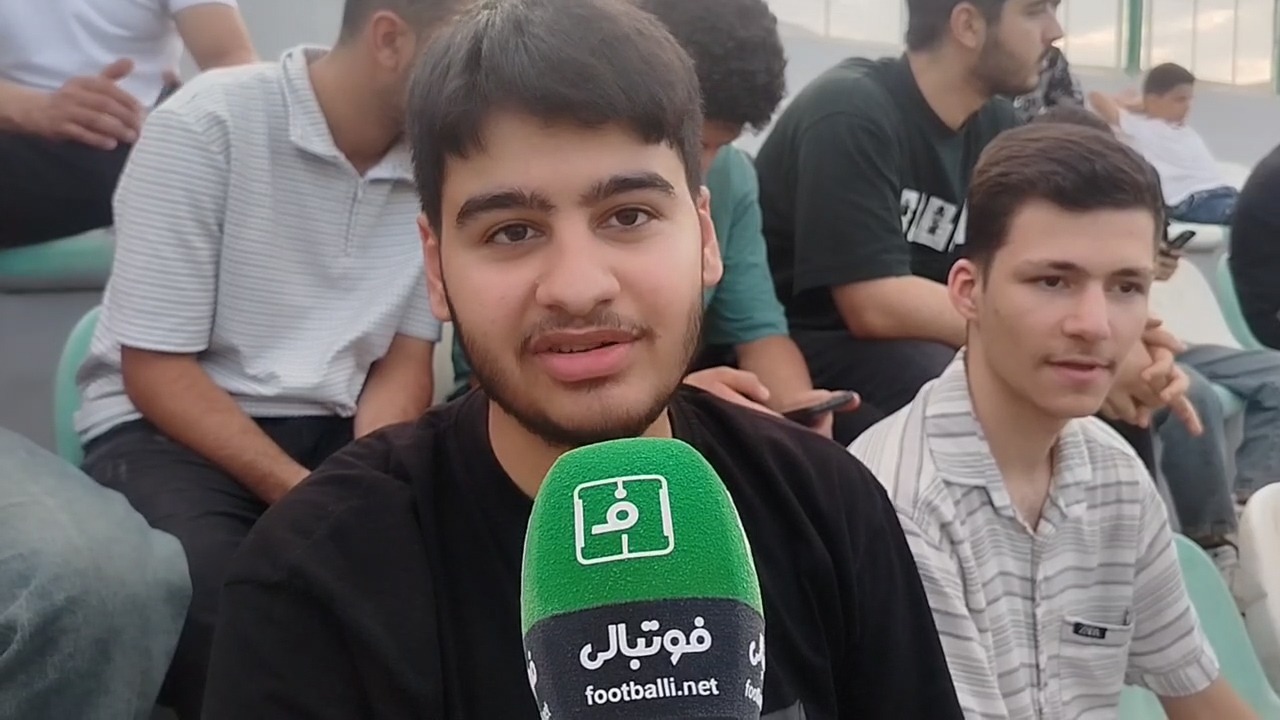 صحبتهای هواداران خیبر پیش از شروع بازی با پیکان