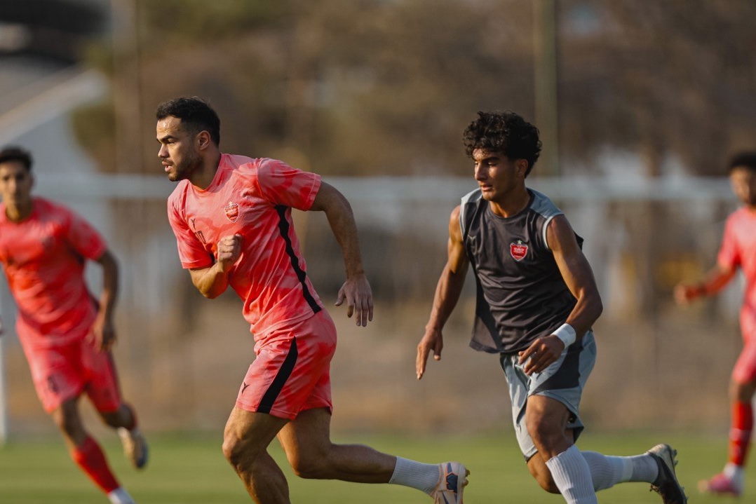 مصدومیت اورونوف در دیدار دوستانه پرسپولیس