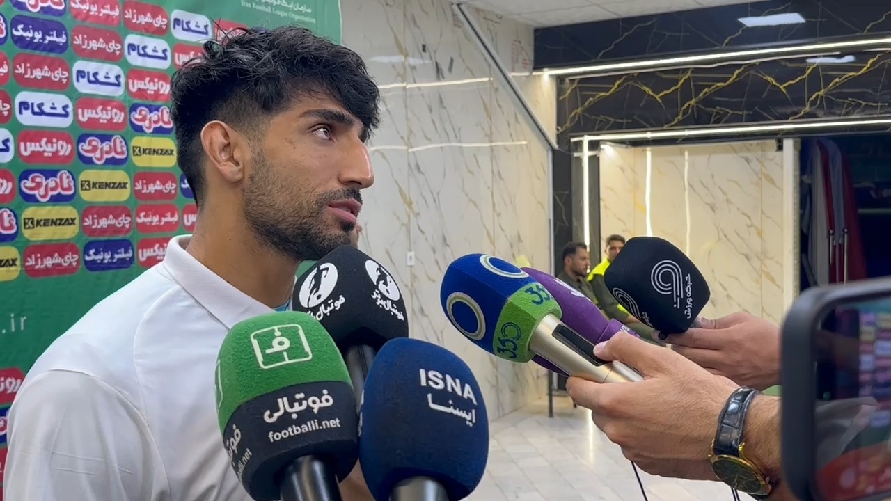 رضا میرزایی بازیکن چادرملو: داور با بازیکنان ما مقابل تراکتور خشن برخورد می کرد