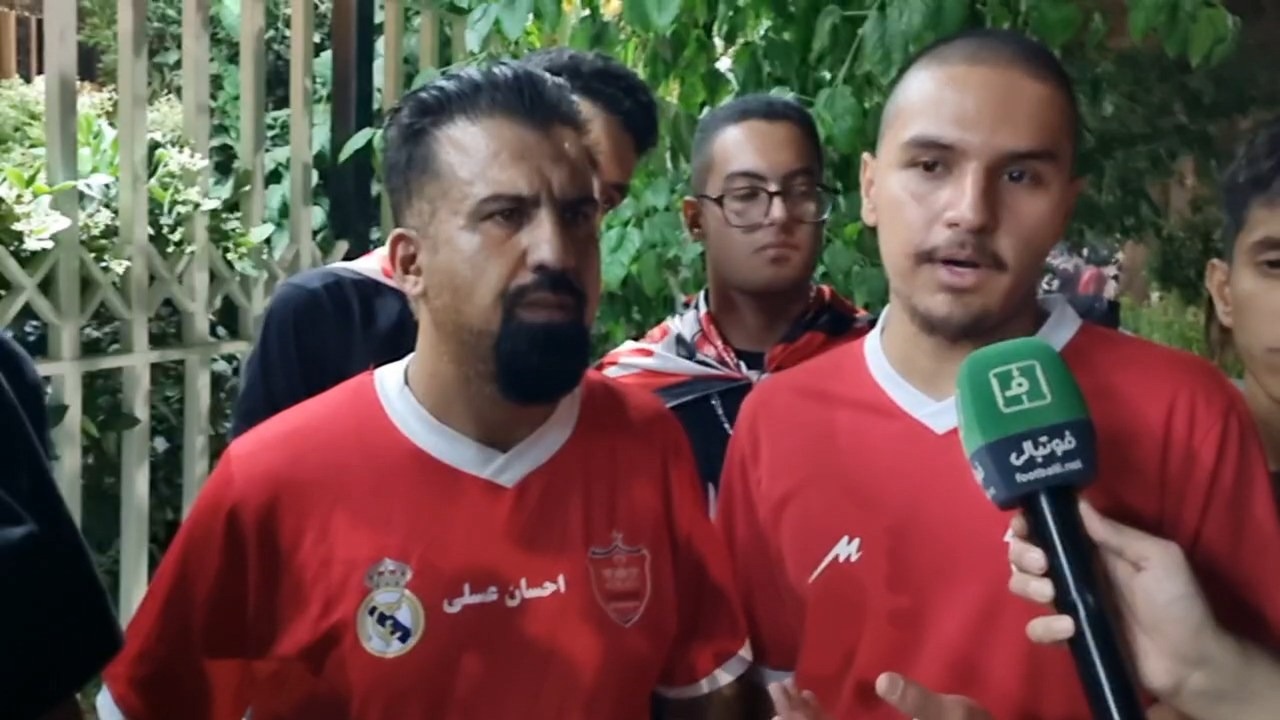 صحبت های هواداران پرسپولیس مقابل درب هتل این تیم