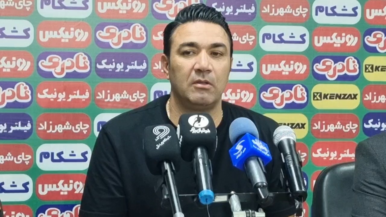 واکنش جواد نکونام به سوال خبرنگار برای مقابله با تاکتیکی در برابر باد شدید قزوین