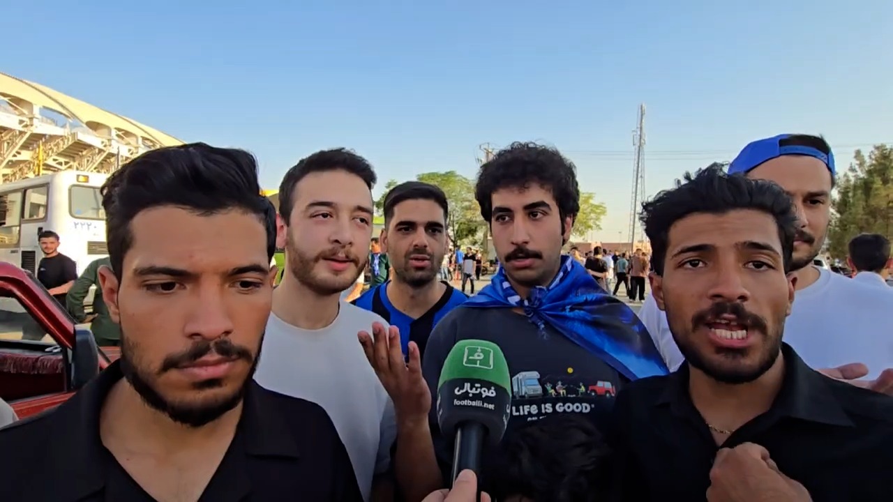 هوادار استقلال: همین جوانها کار را برای سرخابی ها در می آورند