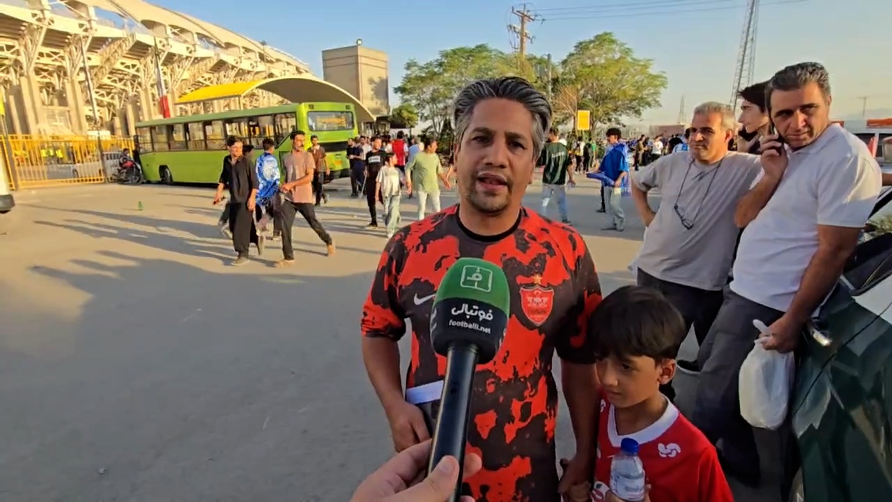 هوادار پرسپولیس: آقا مهدی ترسو بازی نکن، اگر باختی گردن ما
