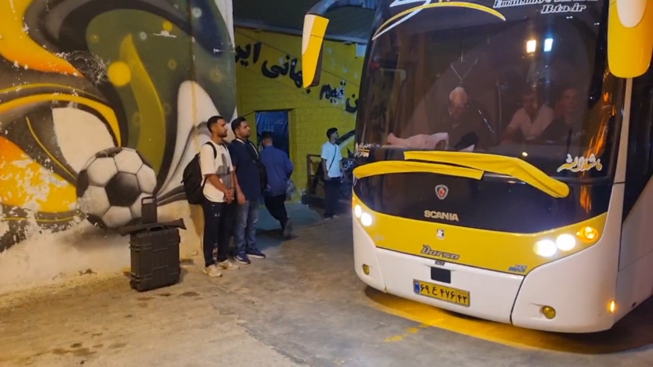 حواشی خروج کاروان پرسپولیس از ورزشگاه نقش جهان پس از تساوی در دربی