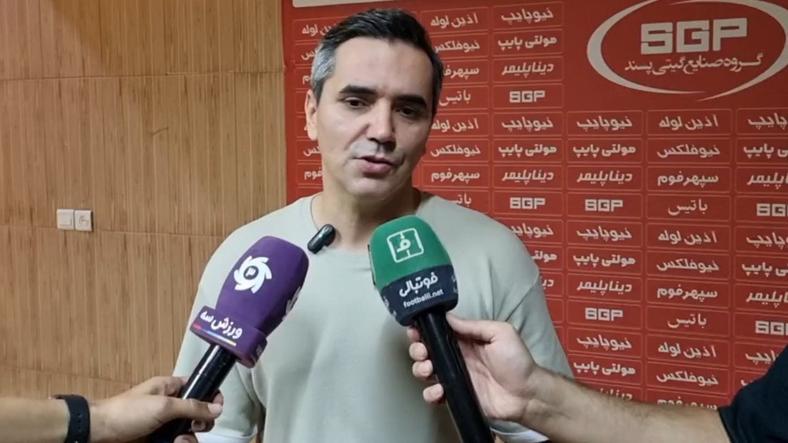 صحبتهای مربیان گیتی پسند و فولاد زرند در پایان بازی