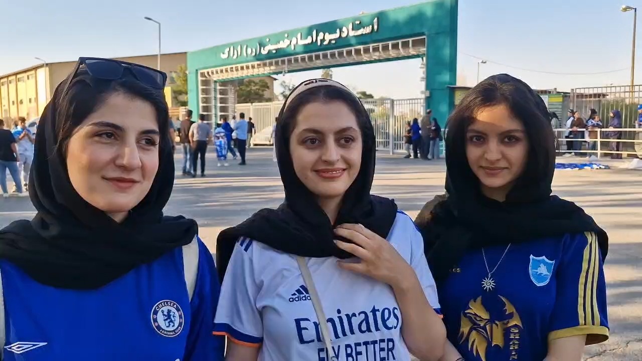 گفت و گو با بانوان همدانی که برای تماشای بازی استقلال به اراک آمدند