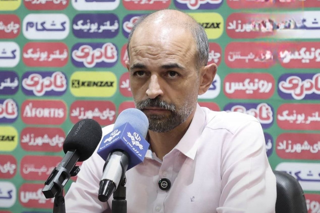 حرکت اعتراضی عجیب نویدکیا در نشست خبری پس از بازی با استقلال خوزستان