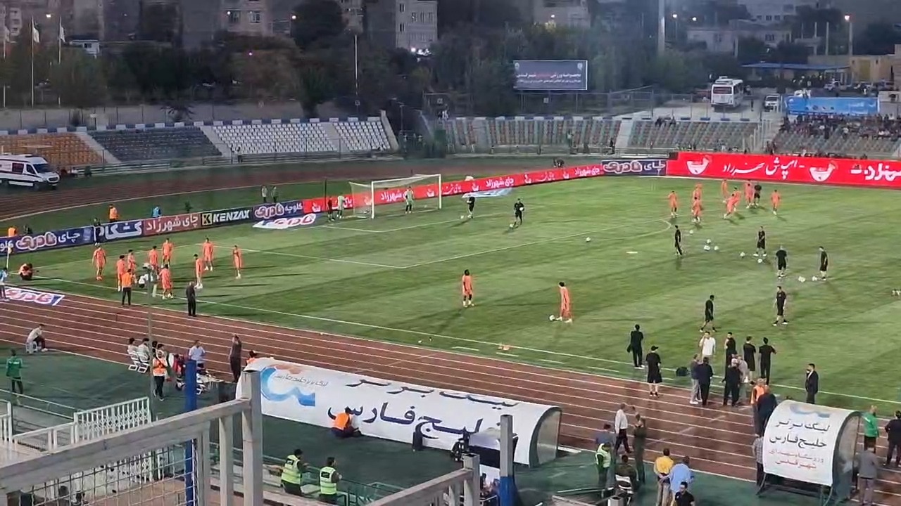 گرم کردن بازیکنان پرسپولیس و ذوب آهن