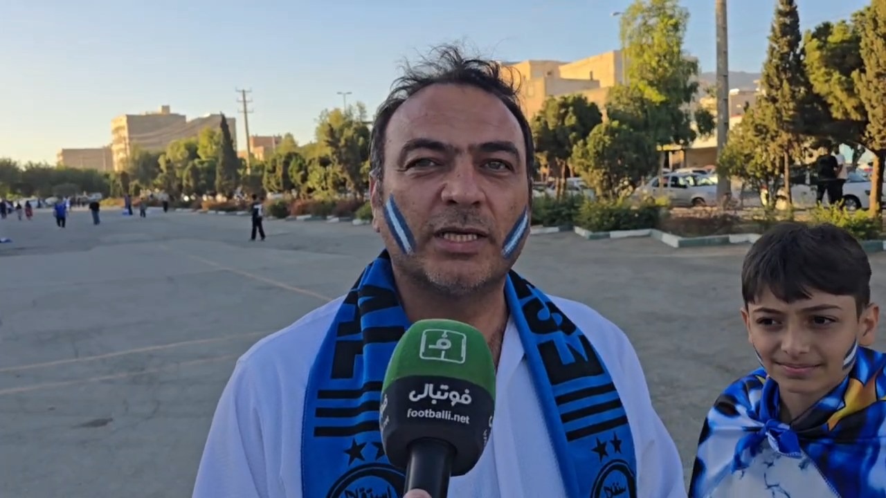 هوادار استقلال: باید از سرمربی تیم حمایت و با بازیکن‌سالاری برخورد کرد