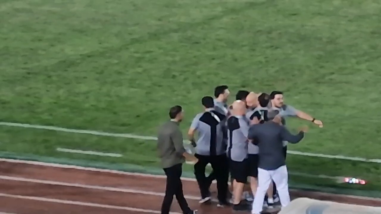 ری اکشن بختیاری زاده و نیمکت استقلال به گل یاسر آسانی مقابل پیکان