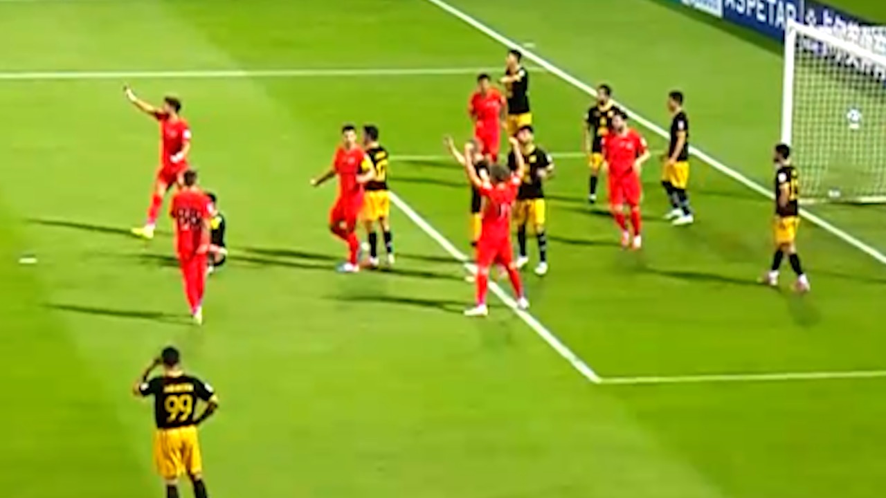 گل مردود سردار آزمون برای شباب الاهلی مقابل تراکتور