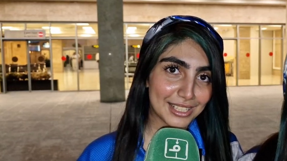 بانوی استقلالی: با دست شکسته به عشق استقلال به فرودگاه آمدم
