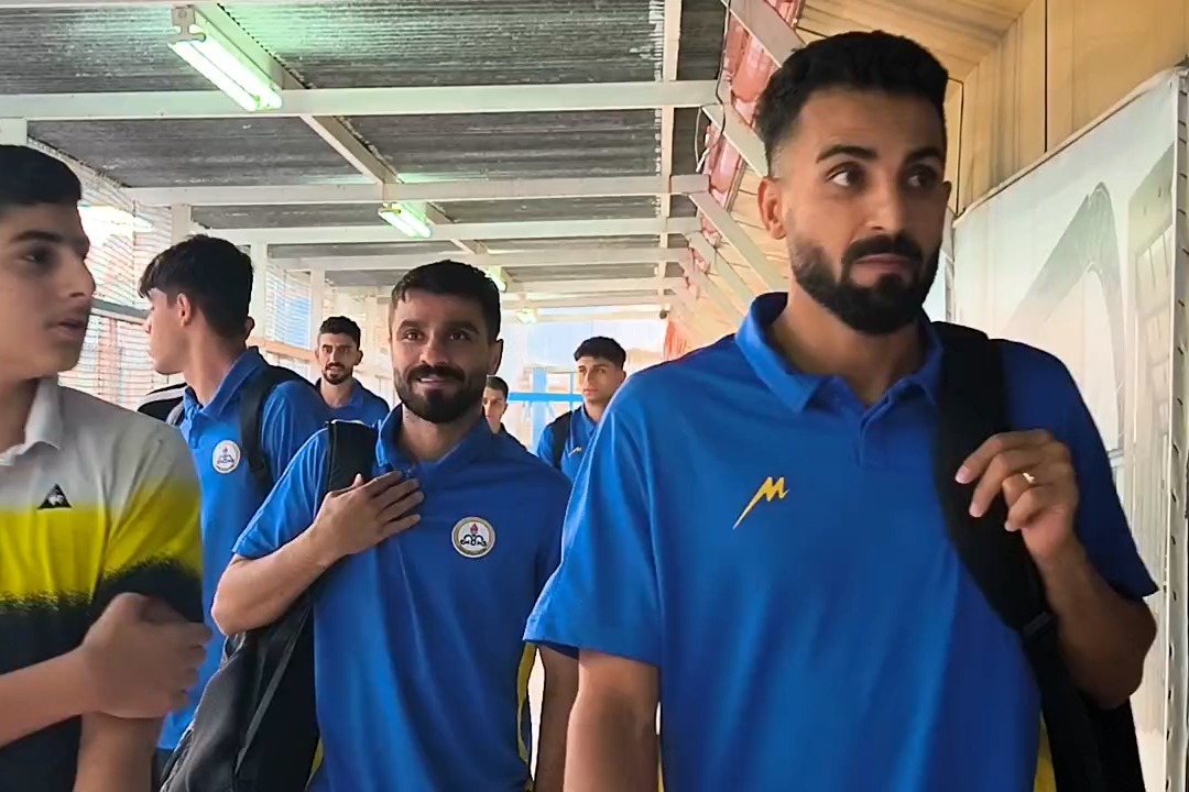 ورود بازیکنان نفت مسجدسلیمان و پالایش نفت بندرعباس به ورزشگاه