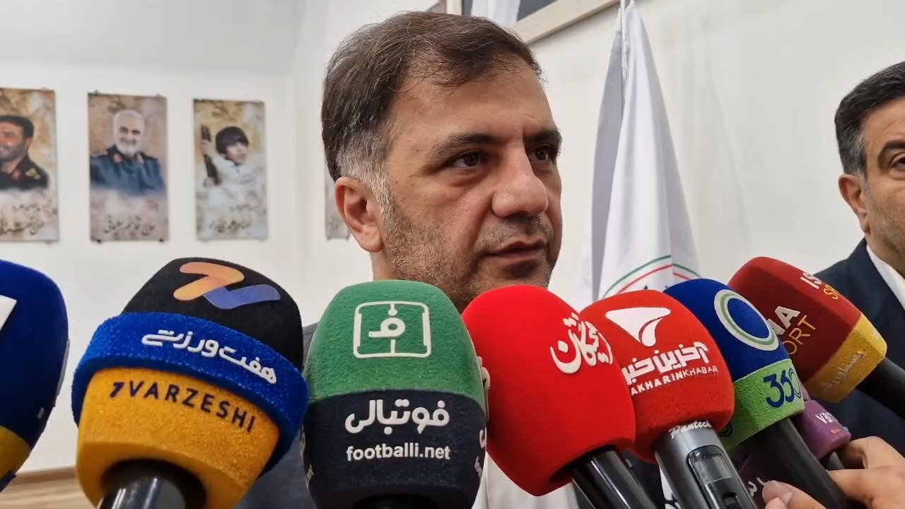 کریمی: آزمون اگر به ایران بیاید صد در صد به تراکتور می‌آوریمش