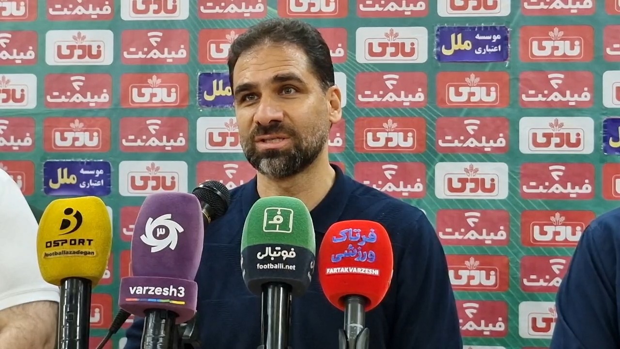کنفرانس خبری ابراهیم صادقی سرمربی سایپا پس از برتری مقابل نیروی زمینی